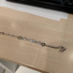 İLost kullanarak IKEA Toulouse tarafından bildirildiği gibi Bileklik