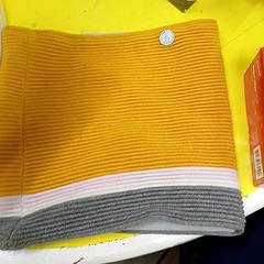 Nyaktáska Ocre+rose+blanc+gris, amint azt IKEA Lille az iLost segítségével jelentette.