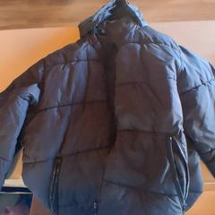Chaqueta Zwarte H&M puffer jacket, segundo informou Familiepark Drievliet usando iLost