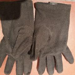 Gloves noirs, as reported by TCL using iLost