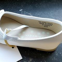 의류 - Kinderschoenen wit, iLost를 사용하여 Centraal magazijn에 보고됨