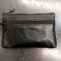 Portefeuille, a été signalé par Rotterdam The Hague Airport utilisant iLost