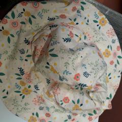 Chapeau blanc à fleurs, a été signalé par TCL utilisant iLost