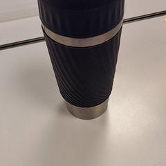 Šálka kávy Grijs, ako bolo nahlásené Vrije Universiteit Amsterdam pomocou iLost