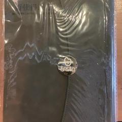 Táska & Folyóirat, amint azt MEININGER Hotel Köln West az iLost segítségével jelentette.