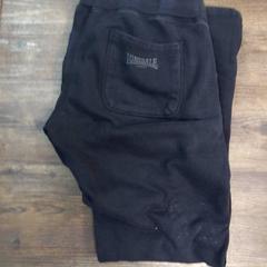 Pantalons Pantser, segons ha informat Inntel Hotels Amsterdam Centre mitjançant iLost