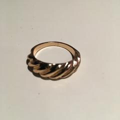 Goudkleurige ring, jak bylo nahlášeno na iLost