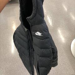 Doudoune à capuche Marque Nike Taille S 128-137 CM, as reported by IKEA Marseille La Valentine using iLost