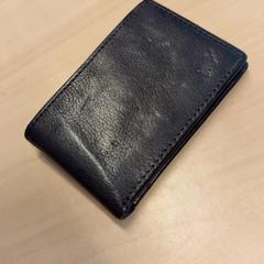 Kártyatartó, amint azt RET az iLost segítségével jelentette.