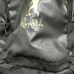 Mochila - Afewerki, como reportado por Centraal magazijn utilizando o iLost