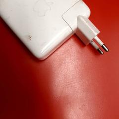 Oplaadblok, amint azt UvA REC az iLost segítségével jelentette.