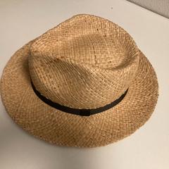 Slaměný klobouk Brown and Black, jak nahlášeno Ramada by Wyndham Amsterdam Airport Schiphol pomocí iLost