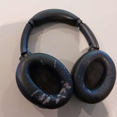 سماعات الرأس Sony black، كما تم الإبلاغ عنه بواسطة TU/e - Receptie Neuron عبر iLost