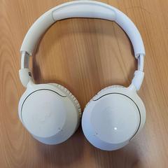 Fejhallgató Wit, amint azt Connexxion Noord Holland Noord Alkmaar az iLost segítségével jelentette.