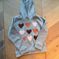 Pulóver, amint azt Hotel Apeldoorn az iLost segítségével jelentette.