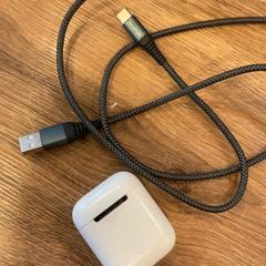 AirPodsケース Et cable がiLostで MEININGER Hotel Marseille Centre la Joliette によって報告されました