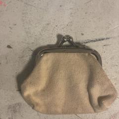 Portemonnee, zoals gemeld door Artis met iLost