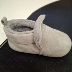 Sapato grijs, como reportado por IKEA Heerlen utilizando o iLost