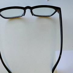 안경 Zwart, iLost를 사용하여 Centraal magazijn에 보고됨