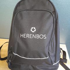 Rugtas, amint azt Dolfinarium az iLost segítségével jelentette.