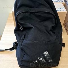 Motxilla zwart, adidas, segons ha informat Regio Antwerpen - Brussel mitjançant iLost