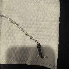 Necklace zilver, as reported by Hotel Van der Valk Harderwijk op de Veluwe using iLost