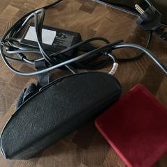 Zonnebril, oorbellen en oplader, jak bylo nahlášeno na iLost