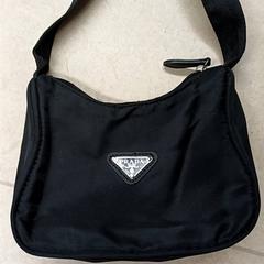 가방 Zwart, iLost를 사용하여 Qbuzz GD Groningen Peizerweg에 보고됨