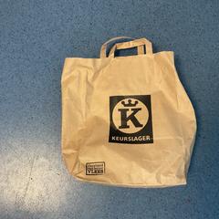 حقائب حمل وحقائب اليد، كما تم الإبلاغ عنه بواسطة Breng Arnhem عبر iLost