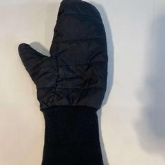 Handske /Want zwart, rapporterat av Cursus en vergadercentrum Domstad med iLost