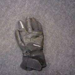 Guante, ha sido reportado por SnowWorld Landgraaf con iLost