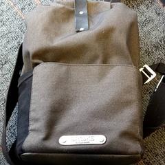 Saco Grijs, como reportado por Connexxion Amstelland-Meerlanden Schiphol Zuid utilizando o iLost