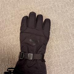 Guant zwart, segons ha informat Breda University of Applied Sciences Mgr. Hopmansstraat mitjançant iLost