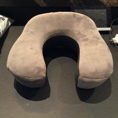 Cuscino per il collo, come riportato da Van der Valk Hotel Amsterdam Zuidas utilizzando iLost