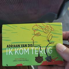 Boek Adriaan van Dis "Ik kom terug" Dwarsligger, som rapporterats till iLost