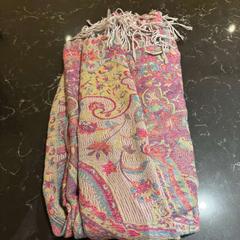 Schal Meerkleurig, gemeldet von Van der Valk Hotel Veenendaal über iLost