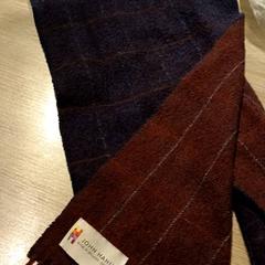 Šátek Donkerblauw/Rode sjaal, jak nahlášeno Van der Valk Hotel Vianen pomocí iLost