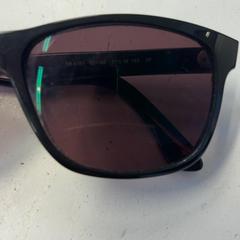 Occhiali da sole, come riportato da HTM utilizzando iLost