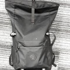 حقائب الظهر والحقائب النهارية Zwart، كما تم الإبلاغ عنه بواسطة Arriva Vechtdallijnen عبر iLost