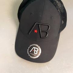 Casquette, a été signalé par Diergaarde Blijdorp utilisant iLost