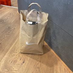 Taška tas, jak nahlášeno Designer Outlet Roosendaal pomocí iLost