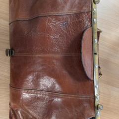 Handtasche, gemeldet von Connexxion Amstelland-Meerlanden Schiphol Zuid über iLost