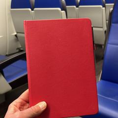 Rood aantekenboekje met pen, ako bolo nahlásené iLost