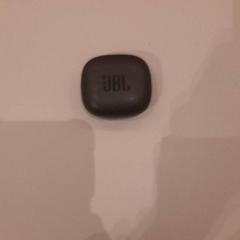 Bluetooth kopfhörer Jbl, gemeldet von Van der Valk Hotel Schiphol über iLost