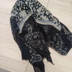 Girocollo, come riportato da IKEA Liège utilizzando iLost