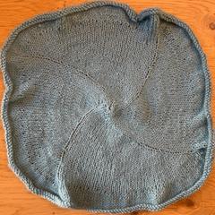 Deka Handgestrickt; klein; mintfarben, ako bolo nahlásené Schönbrunn "Group Center" pomocou iLost