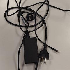 Laptop oplader, zoals gemeld door Vrije Universiteit Amsterdam met iLost