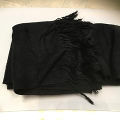 Zwarte sjaal met franjes/black scarf with fringes, iLost를 사용하여 Rijksmuseum에 보고됨