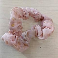 Chouchou Rose motif pois doré, a été signalé par IKEA Lille utilisant iLost