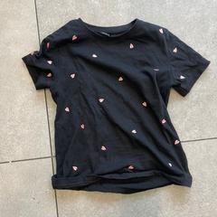 T shirt roze hartjes がiLostで Van Heugten Tours によって報告されました